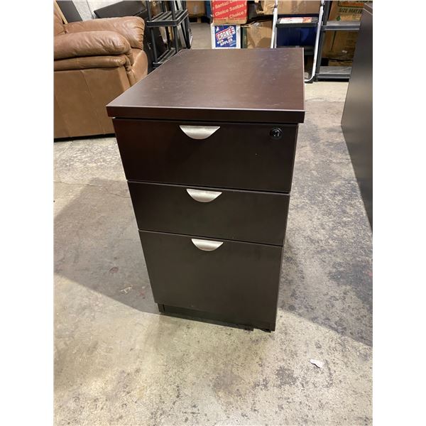 Drawered cabinet with keys