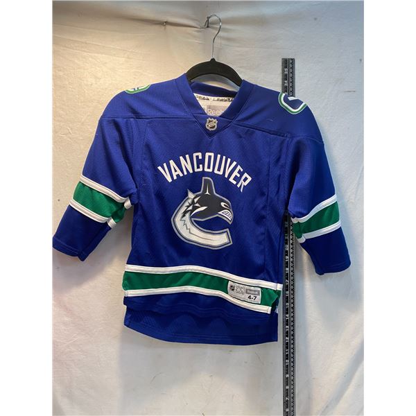Youth small jersey Vancouver
