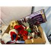 Image 1 : Assorted Christmas items and decor