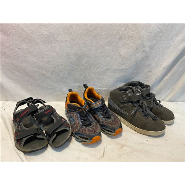 3 pairs kids shoes fila size 2.5 the others are size 2