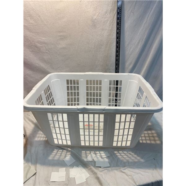 Laundry basket Rubbermaid