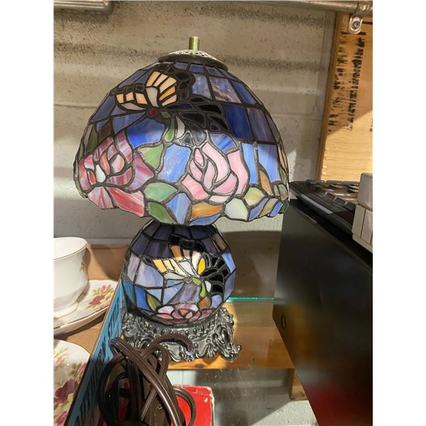 Lamp missing top screw