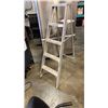 Image 1 : 5 FOOT ALUMINUM A FRAME LADDER