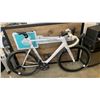 Image 1 : WHITE GIANT PROPEL FULL CARBON FRAME, CARBON WHEELS, SECLUDED WIRES