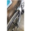 Image 3 : WHITE GIANT PROPEL FULL CARBON FRAME, CARBON WHEELS, SECLUDED WIRES
