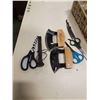 Image 2 : ULU KNIFE, BUTANE LIGHTERS, SCISSORS, STRAIGHT RAZOR