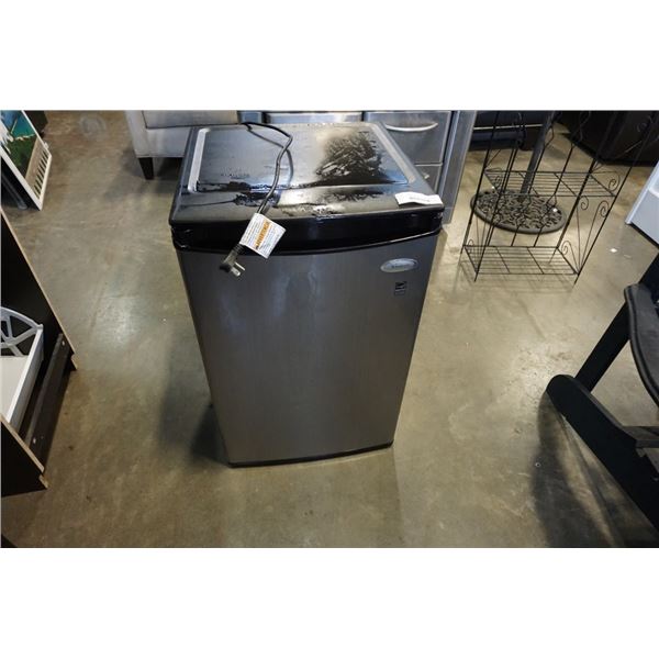 WHIRLPOOL BRUSHED METAL BAR FRIDGE