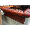 Image 8 : RED TUFTED LEATHER SOFA