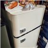 Image 2 : NEW INSIGNIA 3.1 CU FOOT RETRO COMPACT REFRIGERATOR WITH TOP FREEZER