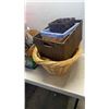Image 2 : LOT OF BASKETS, BINS AND METAL DECOR