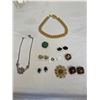 Image 1 : Lot of 9 Costume Jewellery Pieces Including Brooches, Necklaces, Etc.