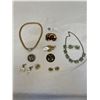 Image 1 : Lot of 9 Costume Jewellery Pieces Including Earrings, Pendants, Etc.