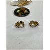 Image 2 : Lot of 9 Costume Jewellery Pieces Including Earrings, Pendants, Etc.