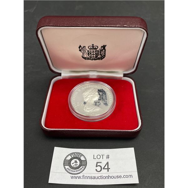 Queen Elizabeth, Queen of New Zealand $1 Dollar Coin 1978 In Original Box