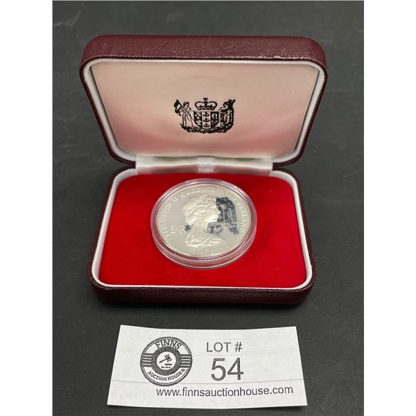 Queen Elizabeth, Queen of New Zealand $1 Dollar Coin 1978 In Original Box