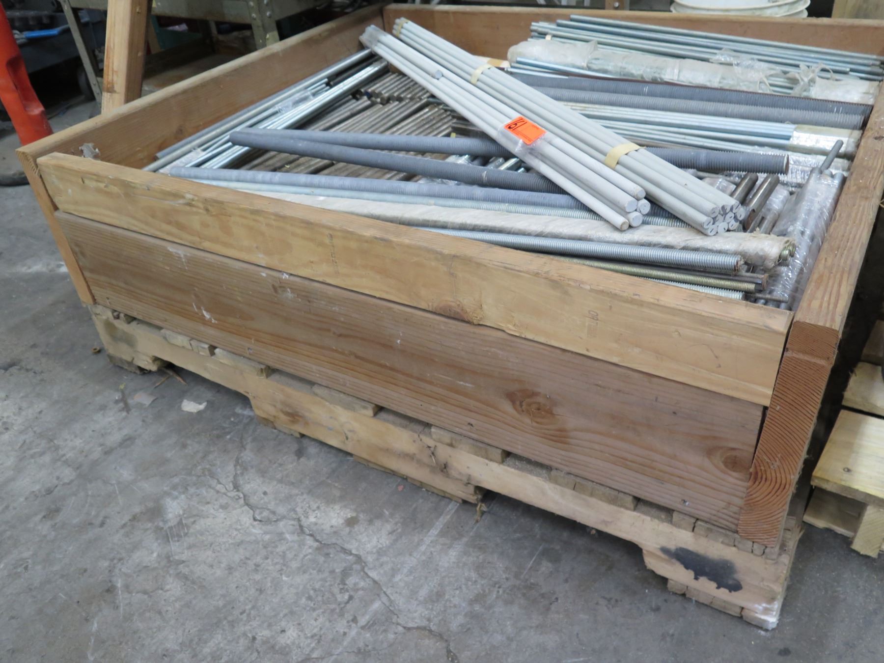 Threaded Rods Pallets Pallet Multiple Threaded Metal Rods - Stainless Steel/Galvanized/Zinc ...