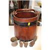 Image 1 : Primitive Water Bucket, Country Lot