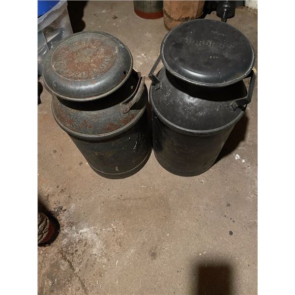 Connecticut Dairy Milk Cans