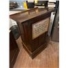 Image 1 : Auctioneer's Podium
