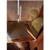 Image 2 : Carmel and Reverse Painted Glass Panels