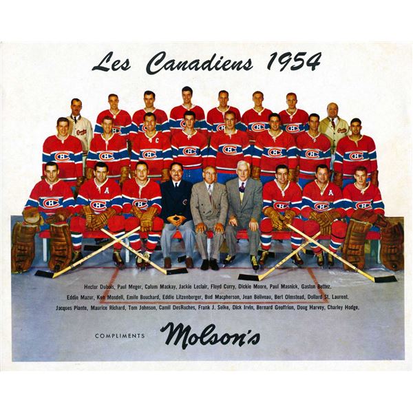 Lot of pictures of the Canadiens with a team picture and a magazine (Les Canadiens).