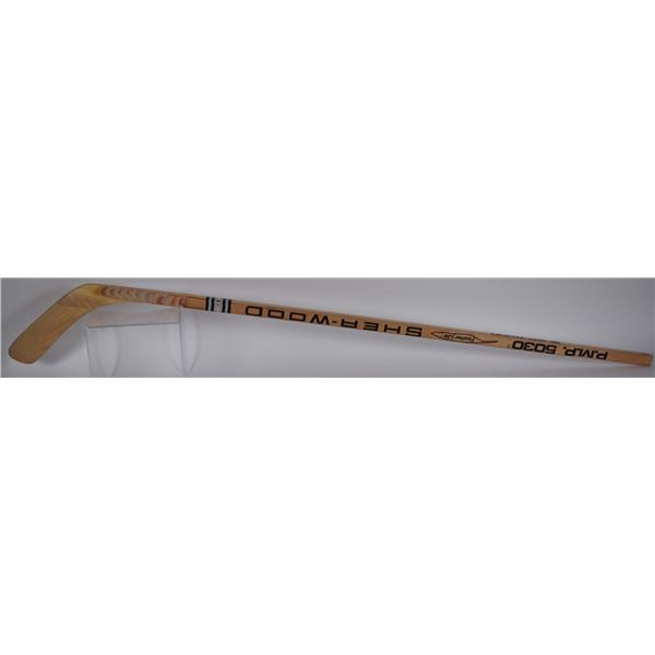 Sher-wood field hockey stick, by Pierre Mondou#6 1984 signed by Canadiens players