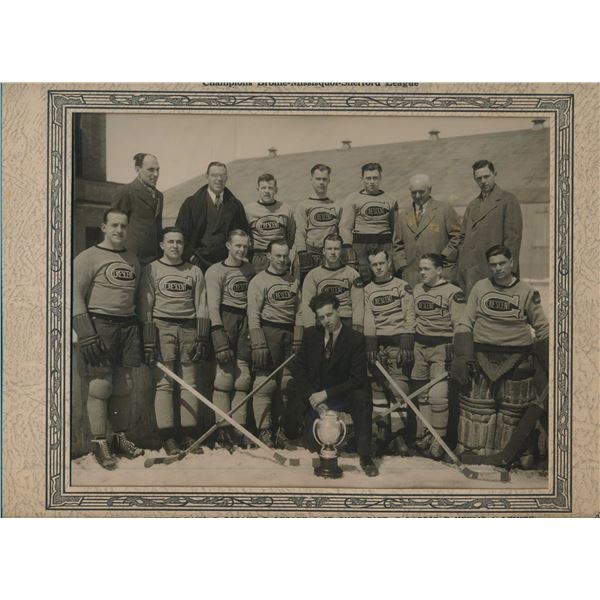 Photo vintage de l'Ã©quipe de hockey des Crescent de Granby de 1938-39