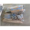 Image 2 : Pallet of Snap-Ties, Stakes, Grating