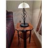 Image 1 : Side Table with Table Lamp