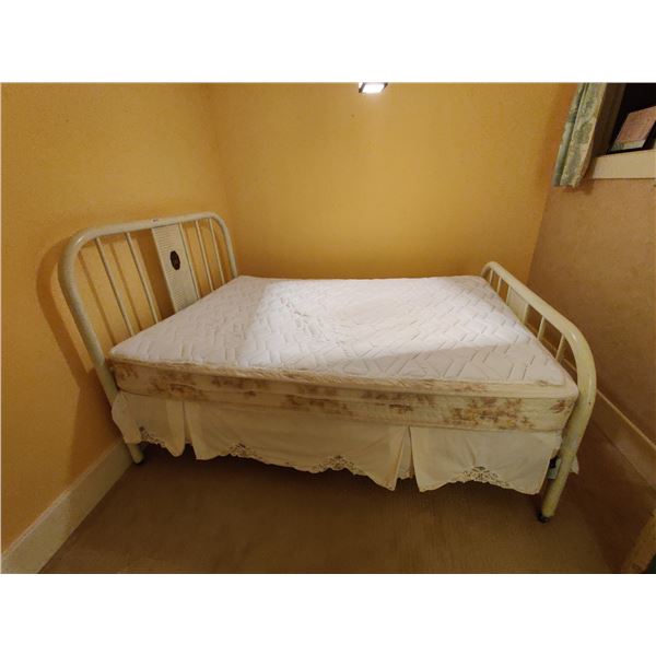 Full Sized Vintage Bed with Metal Bedframe & BoxSpring