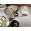 Image 3 : Collection of Torquay Cottageware