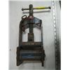 Image 1 : PLASTIC PIPE SQUEEZE TOOL.