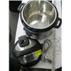 Image 2 : INSTAPOT PRESSURE COOKER