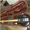 Image 1 : PV T40 BASS GUITAR WITH CASE