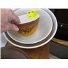 Image 2 : SET OF PYREX MIXING BOWLS & 2 BAKING POTS WITH LIDS
