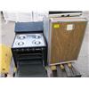 Image 2 : PALLET OF RV APPLIANCES AND RADIO