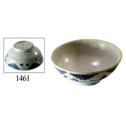 Chinese blue-on-white porcelain rice bowl, grapevine design.