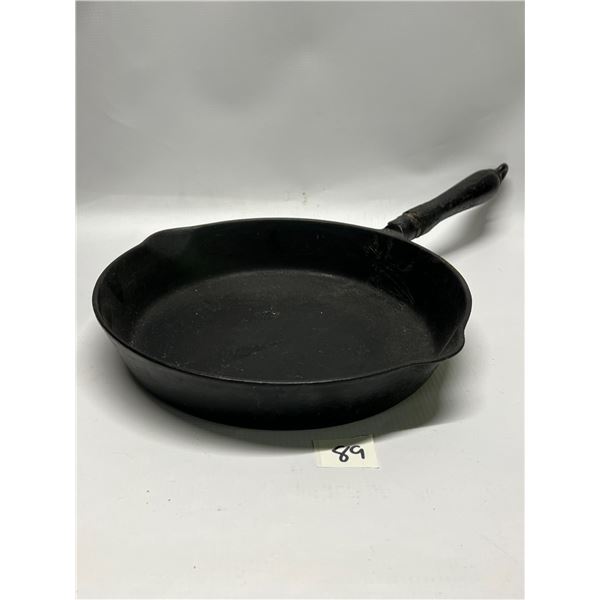 GSW Cast Iron Frying Pan #8 Canada Approximately 10.25"W