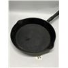 Image 2 : GSW Cast Iron Frying Pan #8 Canada Approximately 10.25"W