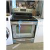 Image 1 : Frigidaire Gallery Smooth Top Range
