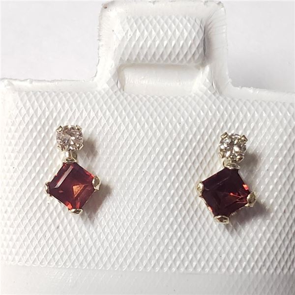 $250 10K  Garnet(0.4ct) Diamond(0.06ct) Earrings