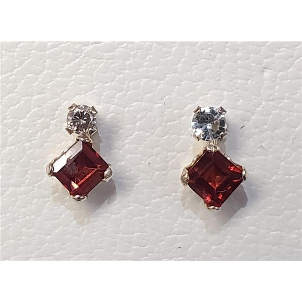 $400 10K  Garnet(0.44ct) Diamond(0.06ct) Earrings