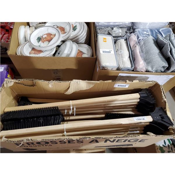 *NEW* Box Lot of Standard Wooden Snow Brushes with Ice Scraper 32 Count