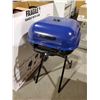 Image 4 : *NEW* Aussie Walk-A-Bout Charcoal BBQ 100% pre-assembled - 332 sq inch cooking surface - Easy-rollin