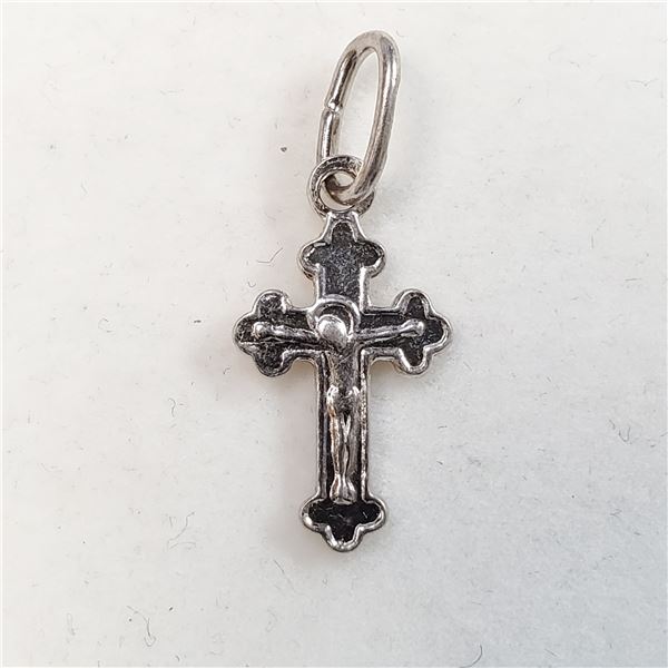 SILVER CROSS SHAPED NECKLACE