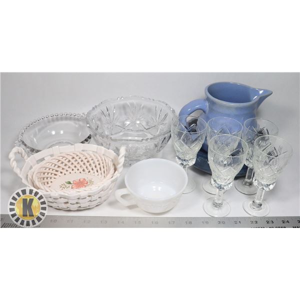 FLAT OF ASSORTED GLASSWARE AND SERVING DISHES