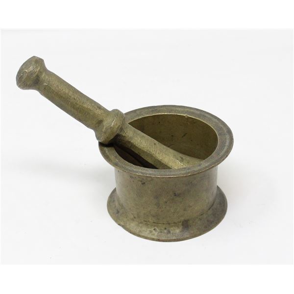 CIRCA 1780'S BRASS MORTAR AND PESTLE GEORGIAN ERA