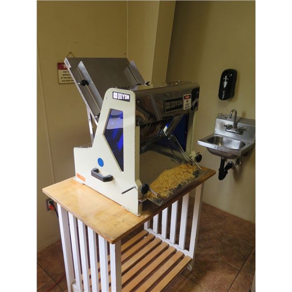 Doyon Commercial Bread Slicer, 20 1/2“ x 24“ x 22 1/2“ H