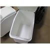 Image 2 : Rubbermaid White Plastic Storage Container w/ Double Side Lid 18“ x 29“ x 29“ H
