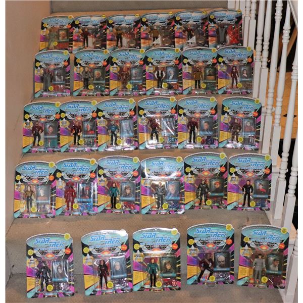 ZZ-CLEARANCE STAR TREK TNG ACTION FIGURES PLAYMATES YELLOW DOT LOT OF 29 W/ 17 UNPUNCHED